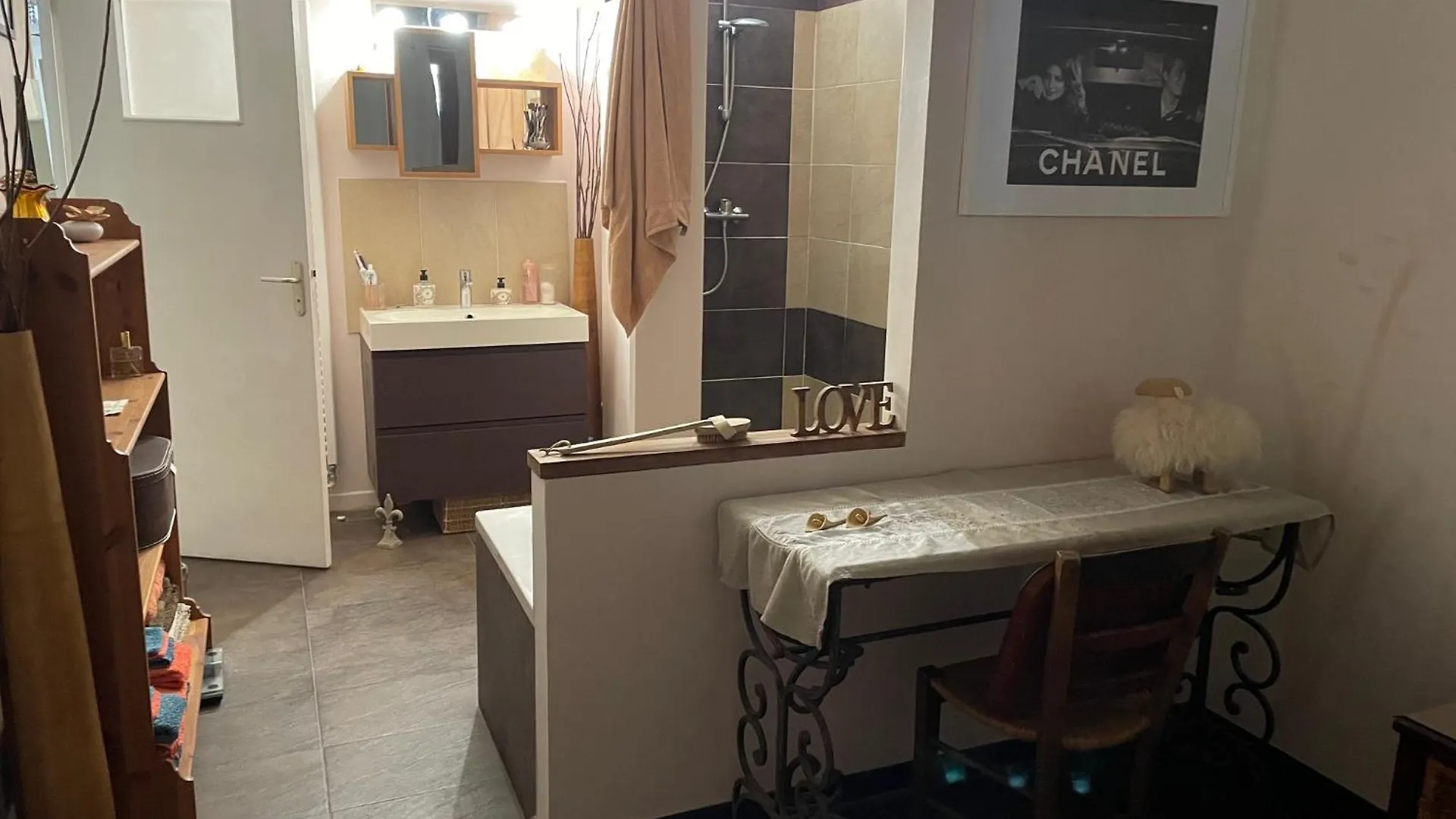 Luckymu Bed & Breakfast Aix-en-Provence 0*,  France